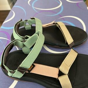 Women’s original universal Teva Sandals